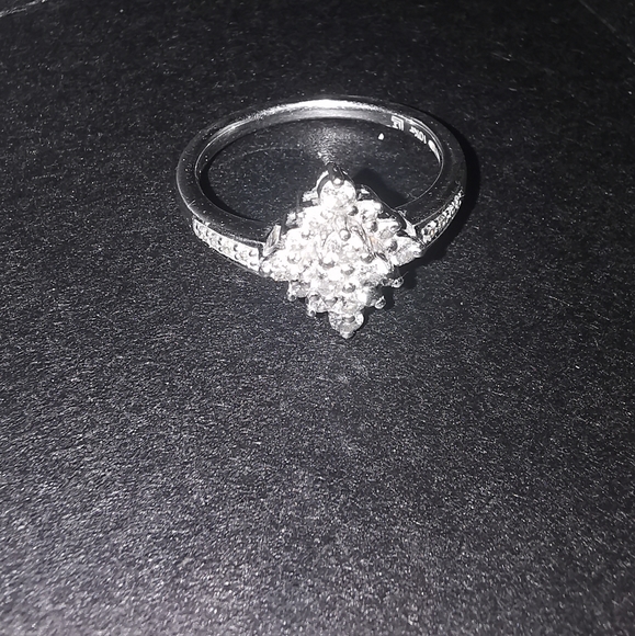 Engagement ring - Picture 2 of 6